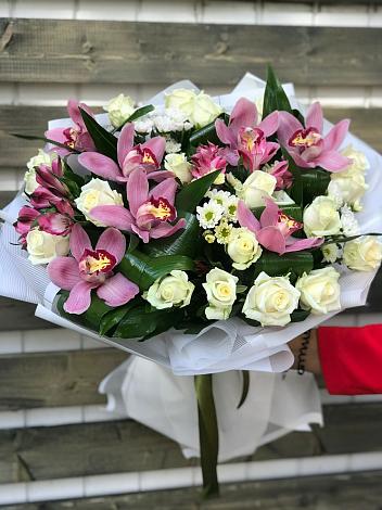 Букет цветов из: Розы и Хризантемы в Кваркено