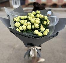 Букет Белые кустовые розы Солинеро в Кваркено