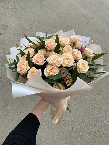 Букет Кремовые розы Латте в Кваркено