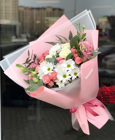 Букет цветов из: Розы, Лизиантусы и Хризантемы в Кваркено